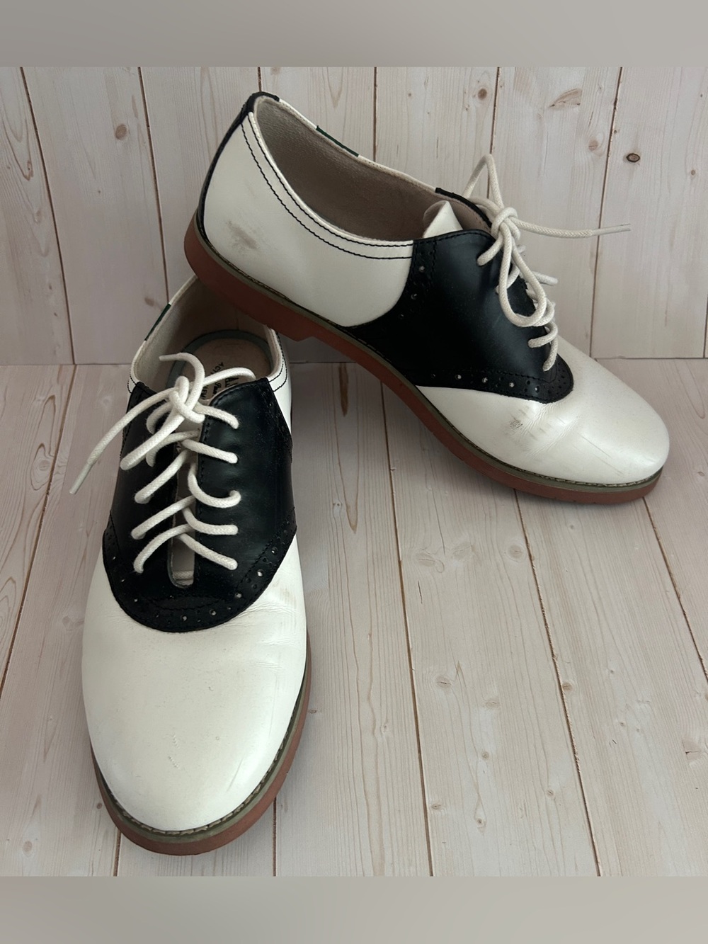 Women’s Eastland Sadie Saddle Oxford Black & white Shoes Size 9 Classic 1955